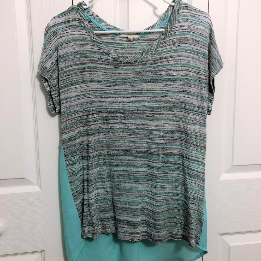 Short sleeve Hi-Lo striped top